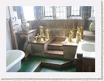 0490-Bathroom at Castle Drago * 800 x 600 * (67KB)